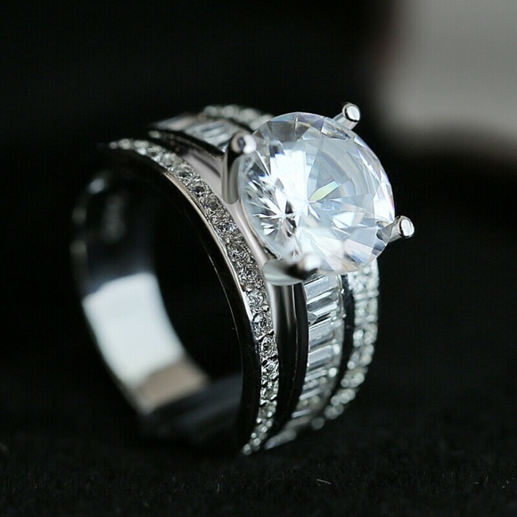 Jewelry - New 925 Silver Round Cut White Sapphire Ring